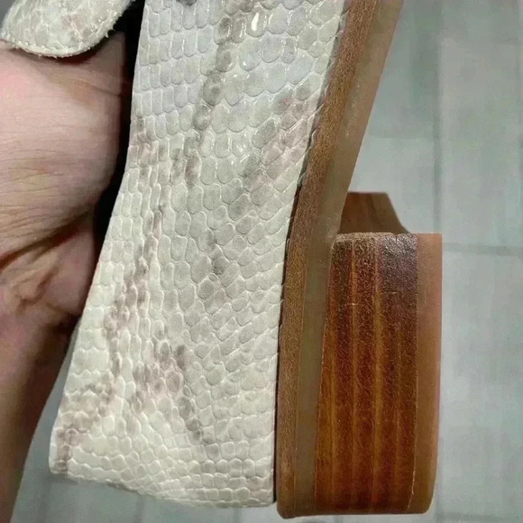 Franco Sarto Boccabling Light Beige Snakeskin Loafer Women’s Size 6.5 - Picture 7 of 7